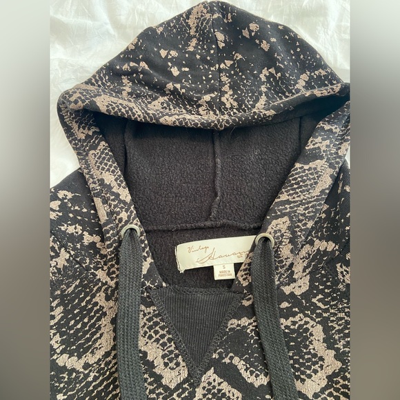 Vintage Havana adorable snake skin cotton pullover with hood - Picture 2 of 3